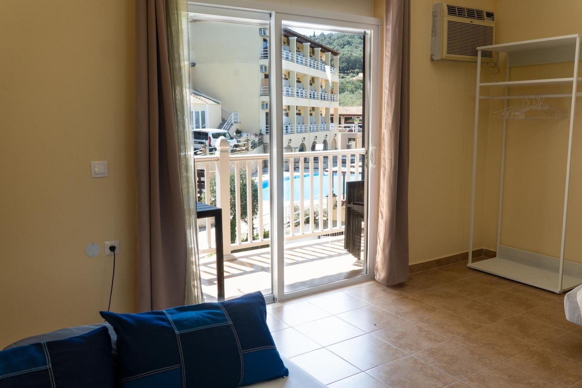 Avra Sunset Sea View Aparthotel 3*